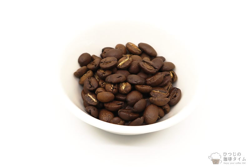 コーヒー豆は中煎りほどで焙煎されている印象